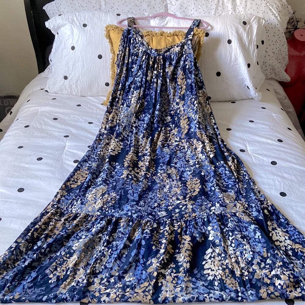 Terra & Sky 3X NWT maxi dress in navy with a floral pattern & adjustable straps